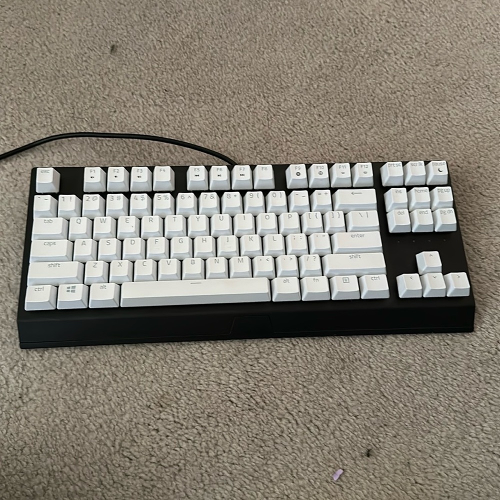 Razer Blackwidow V3 TKL KeyBoard - White Keycaps (Black Keycaps included)